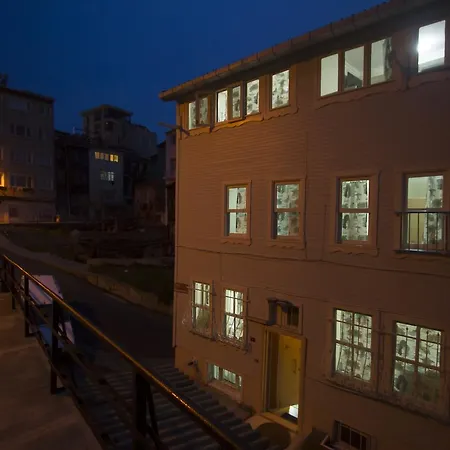 Erasmus House Πανσιόν