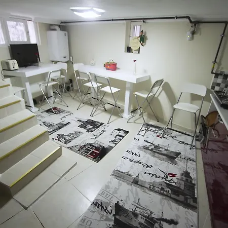 Erasmus House Konukevi *